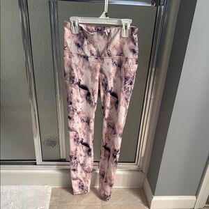 Women’s medium old navy Marble Print Leggings with side pockets